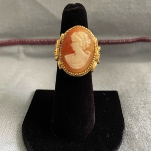 Vintage Cameo poison/perfume gold tone locket ring